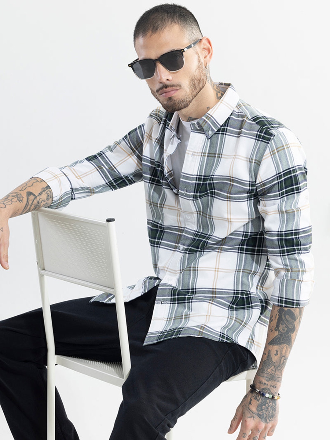 

Snitch White & Black Classic Slim Fit Checked Printed Button-Down Collar Casual Shirt