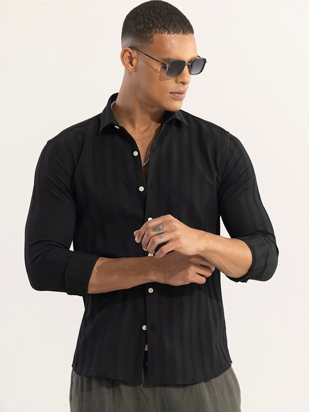 

Snitch Spread Collar Long Sleeves Classic Slim Fit Opaque Striped Casual Shirt, Black
