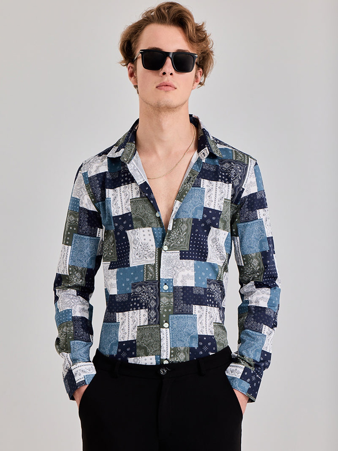 

Snitch Blue Geometric Printed Cotton Classic Slim Fit Opaque Casual Shirt