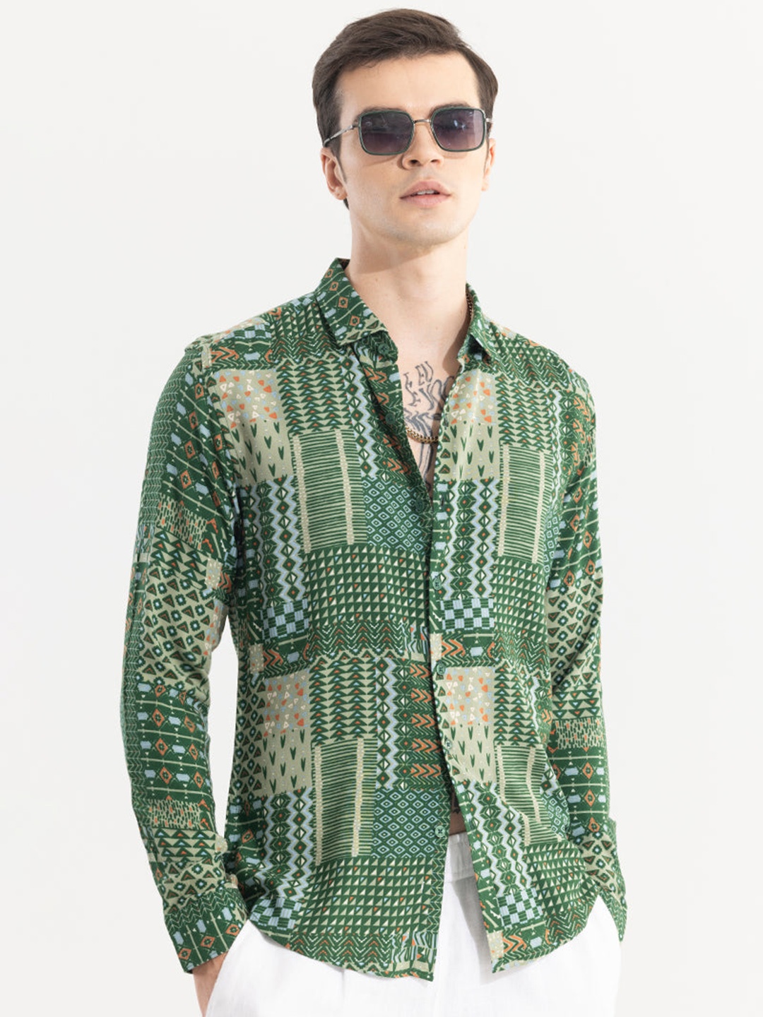 

Snitch Spread Collar Long Sleeves Classic Geometric Print Slim Fit Casual Shirt, Green