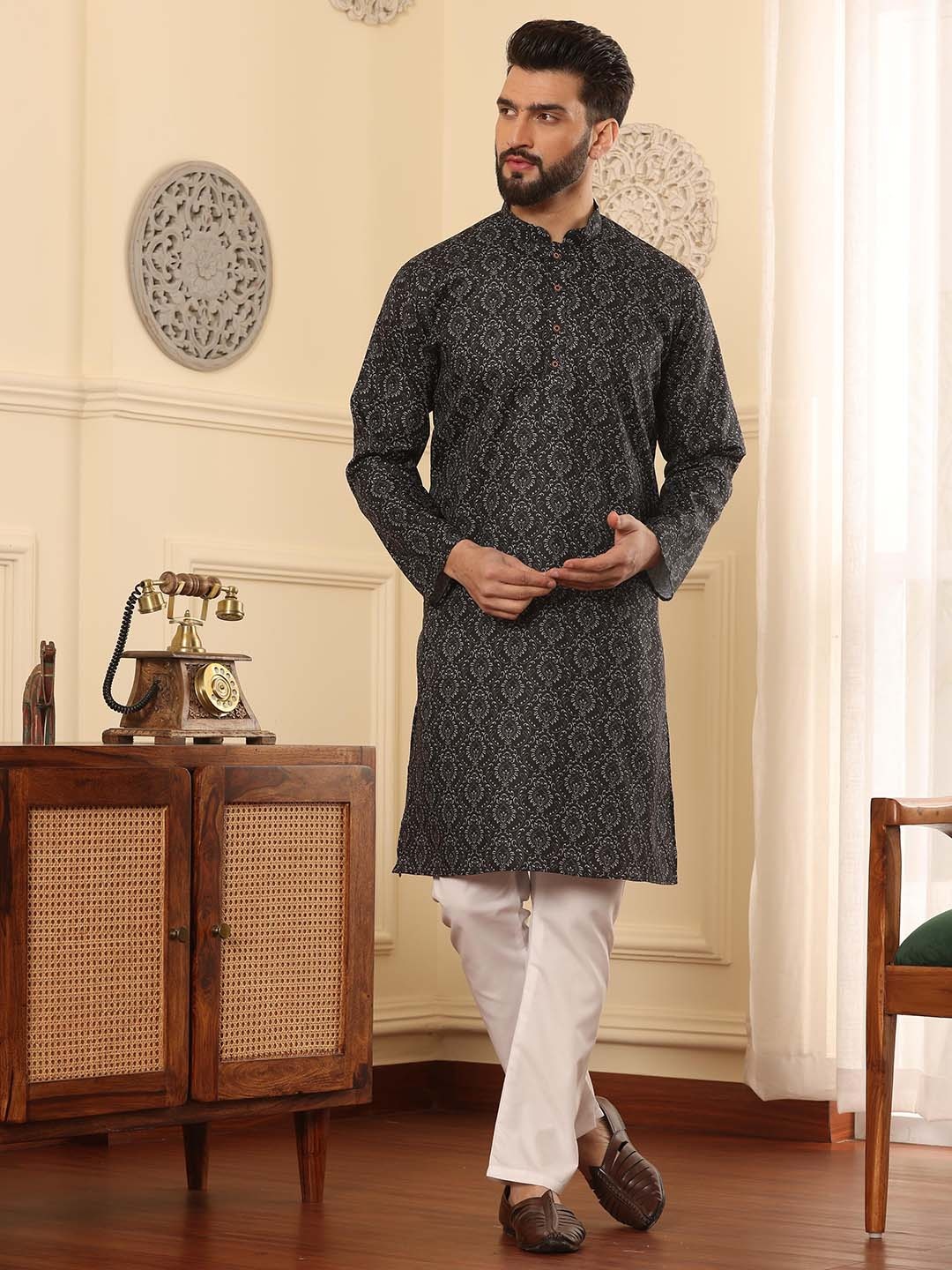 

Armaan Ethnic Mandarin Collar Ethnic Motifs Printed Regular Kurta with Pyjamas, Black