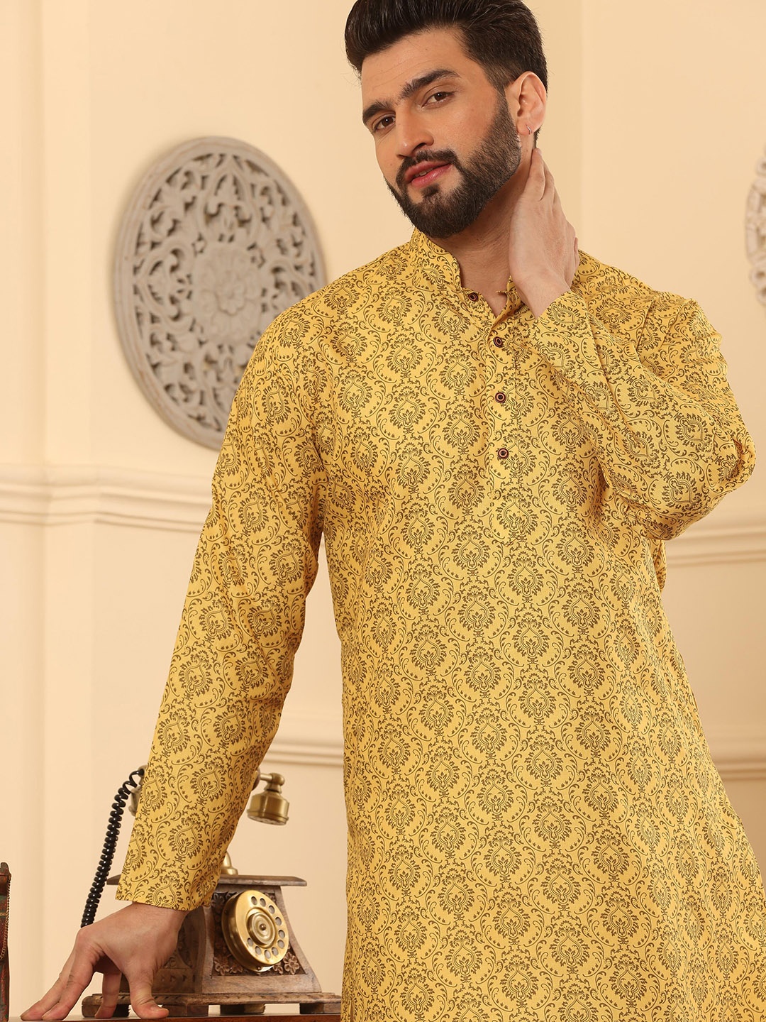 

Armaan Ethnic Mandarin Collar Ethnic Motifs Printed Regular Kurta with Pyjamas, Yellow
