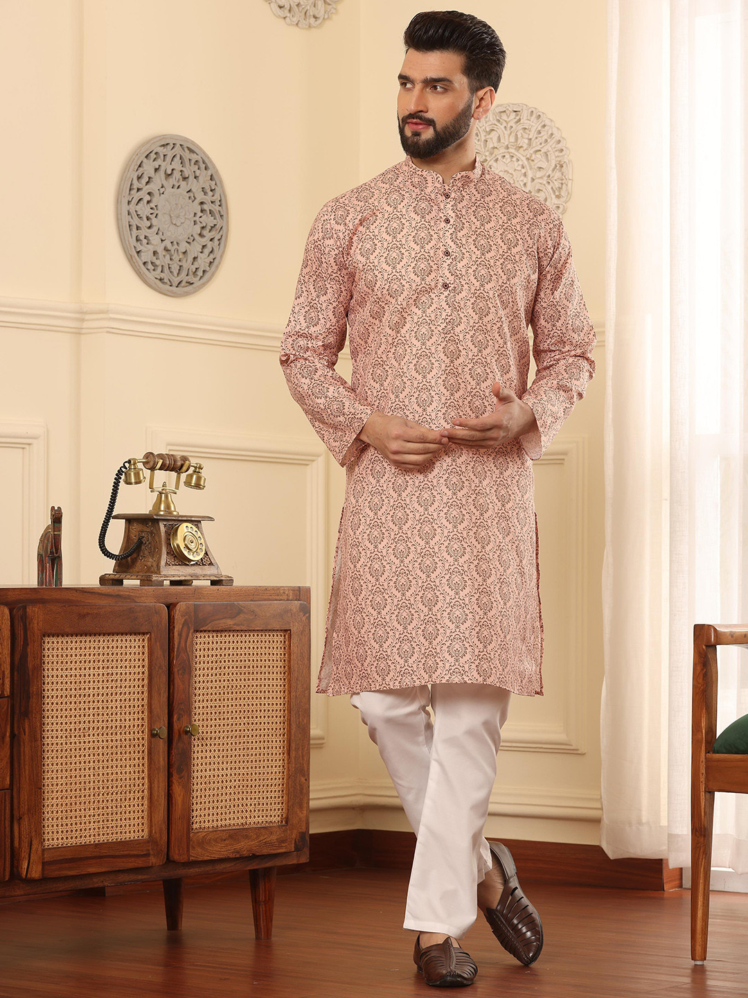 

Armaan Ethnic Mandarin Collar Ethnic Motifs Printed Regular Kurta with Pyjamas, Peach