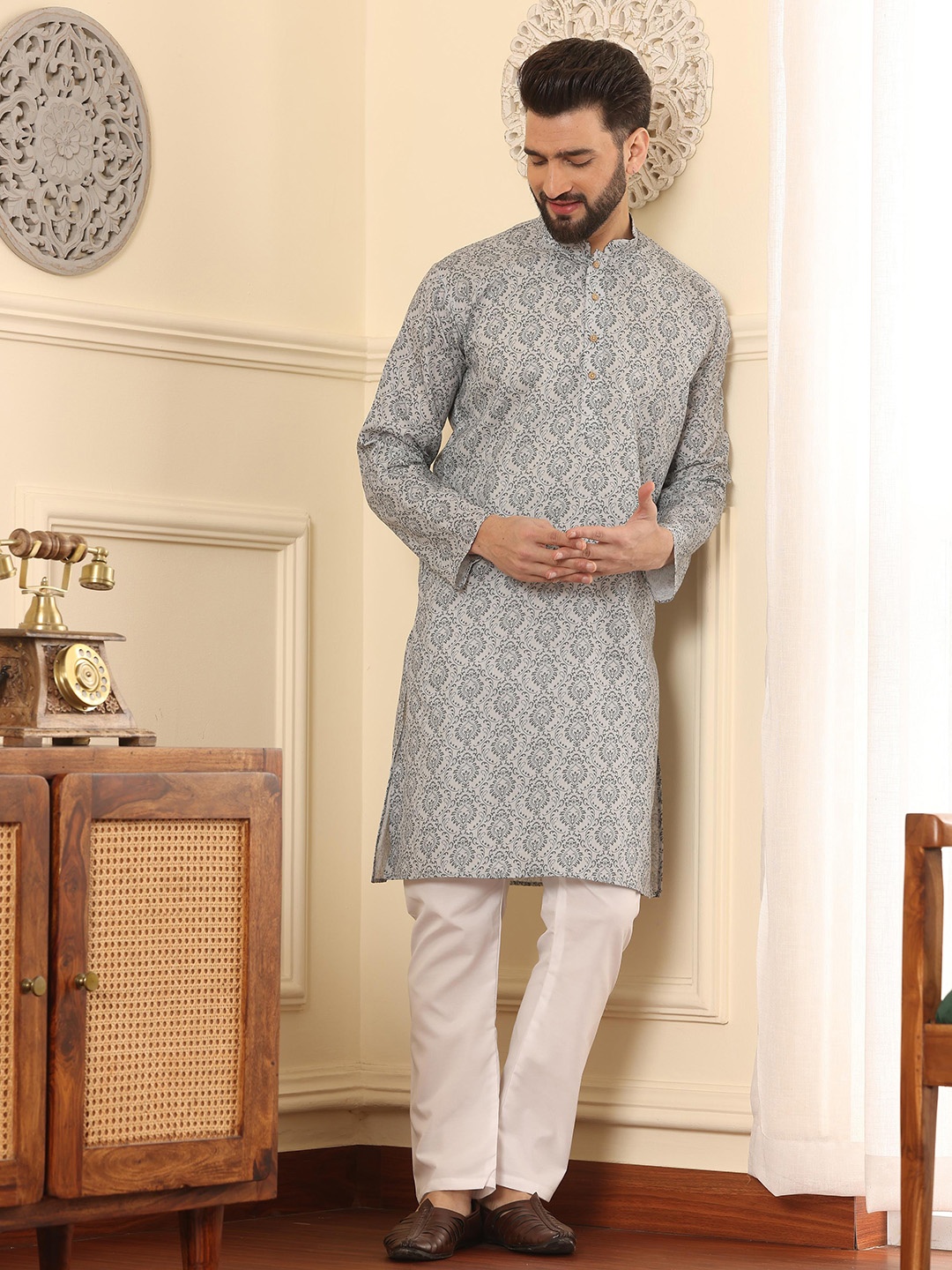 

Armaan Ethnic Ethnic Motifs Printed Straight Kurta With Pyjamas, Grey