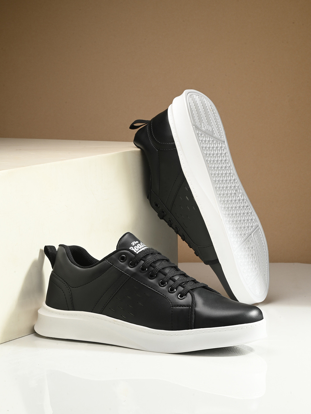

The Roadster Lifestyle Co. Men Black Textured Contrast Sole Lace-Ups Sneakers