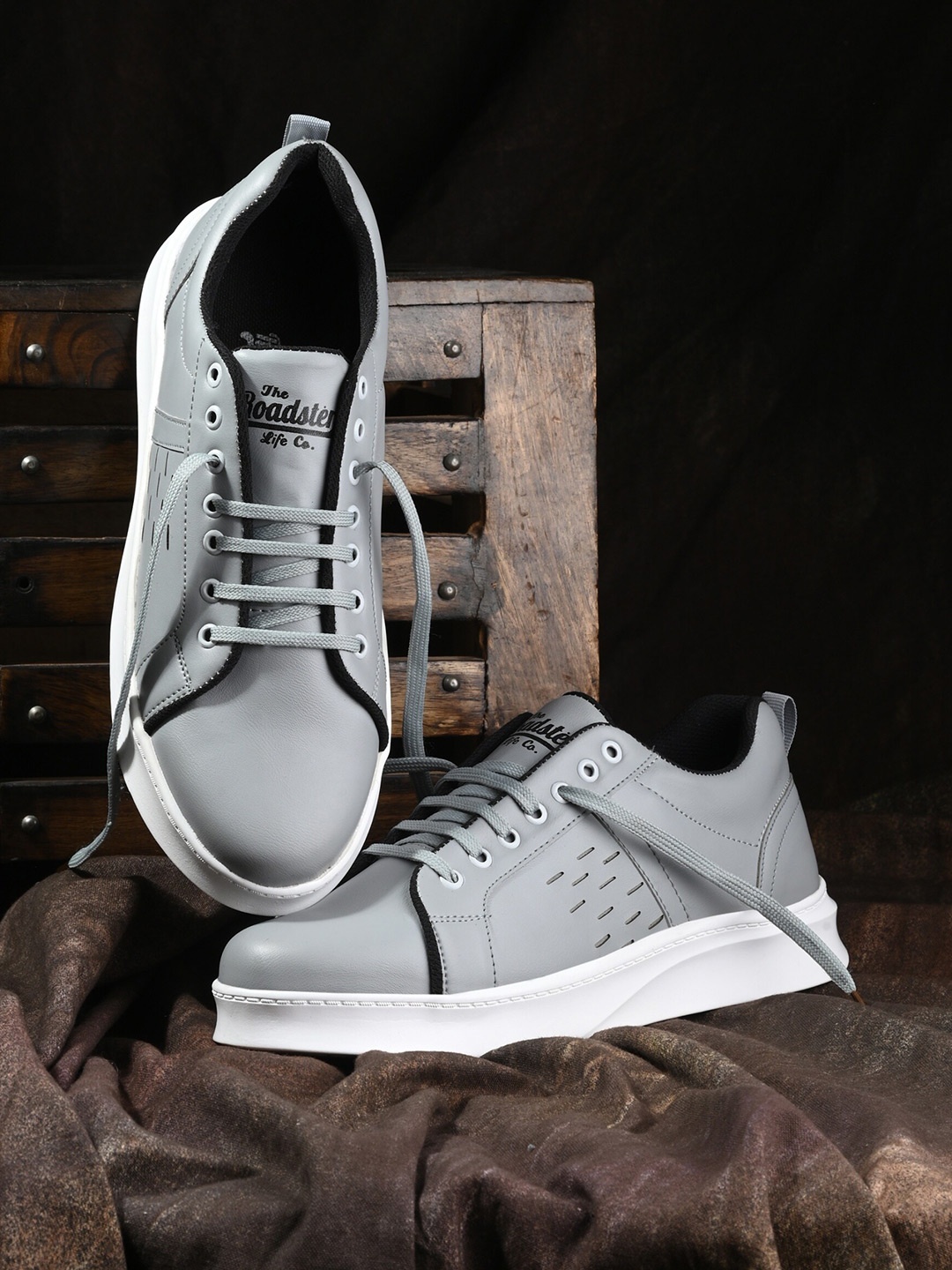 

The Roadster Lifestyle Co. Men Lace-Up Casual Sneakers, Grey