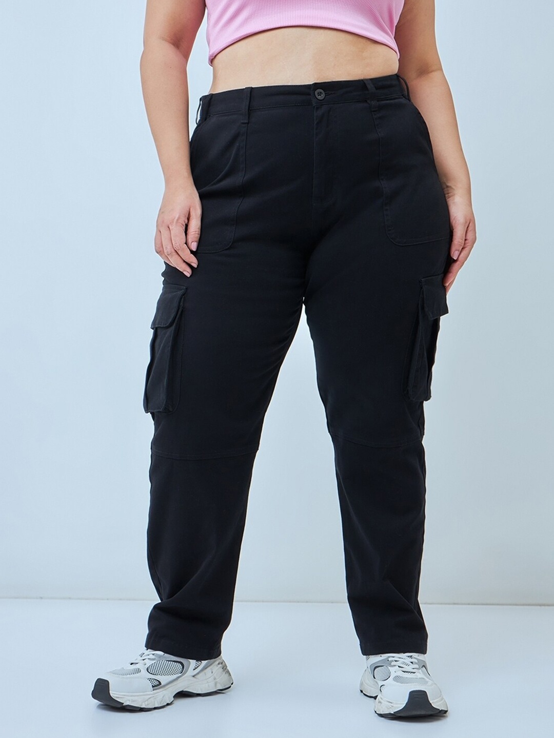 

Bewakoof Women Plus Size Cargo Pants, Black