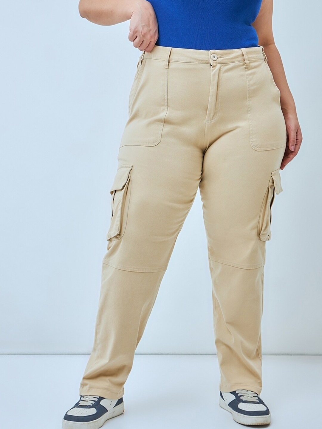 

Bewakoof Plus Women Mid-Rise Cotton Cargos Trousers, Brown