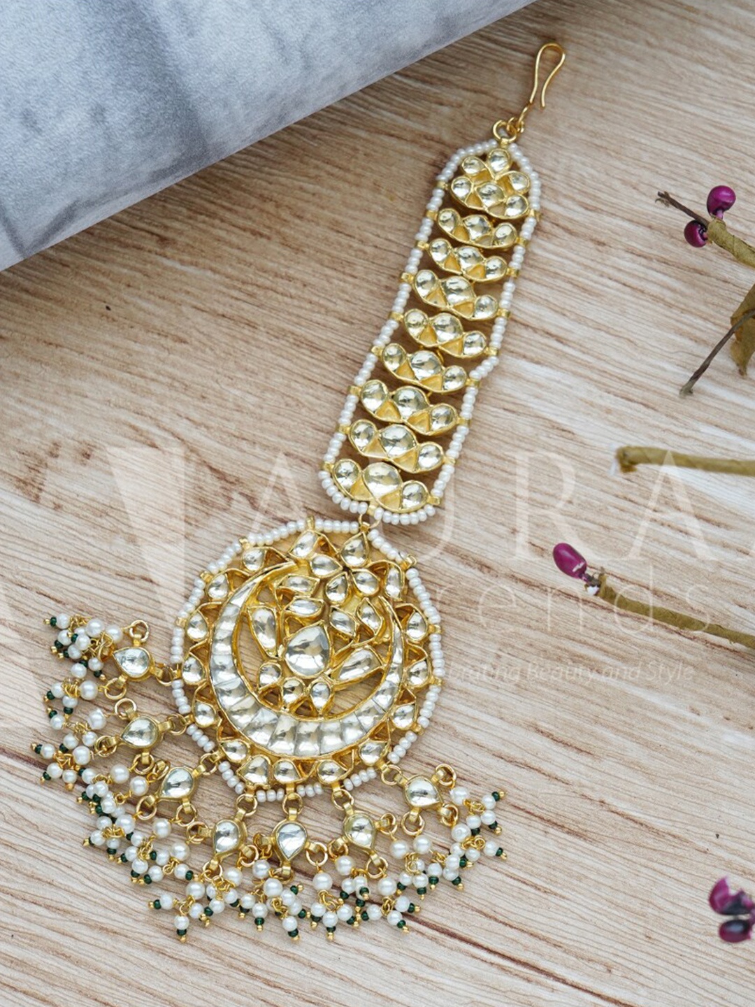 

AURAA TRENDS 22KT Gold Plated Kundan Studded & Pearls Beaded Maang Tikka