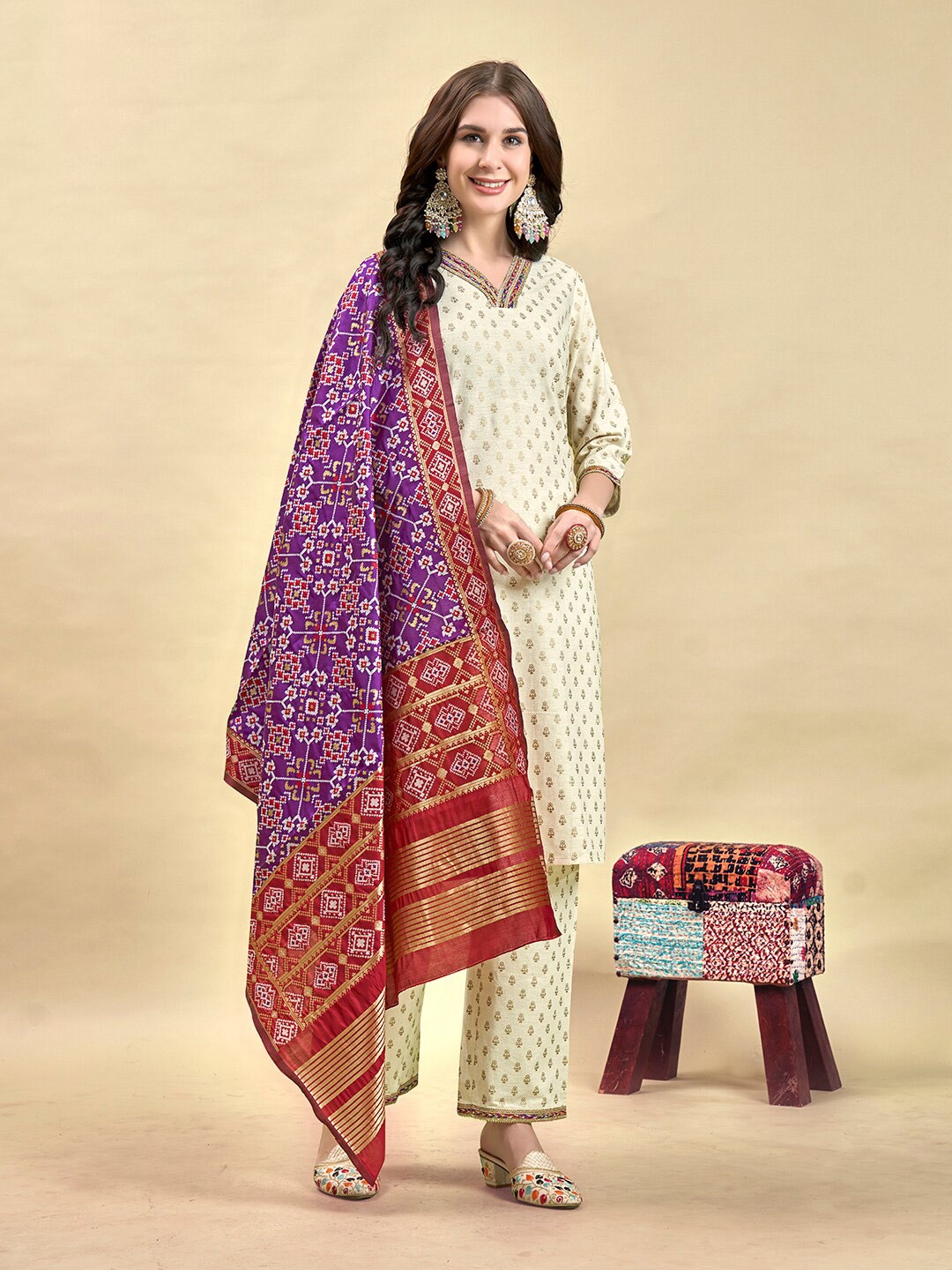 

Anouk Cream Floral Printed V-Neck Pure Cotton Kurta with Palazzos & With Dupatta