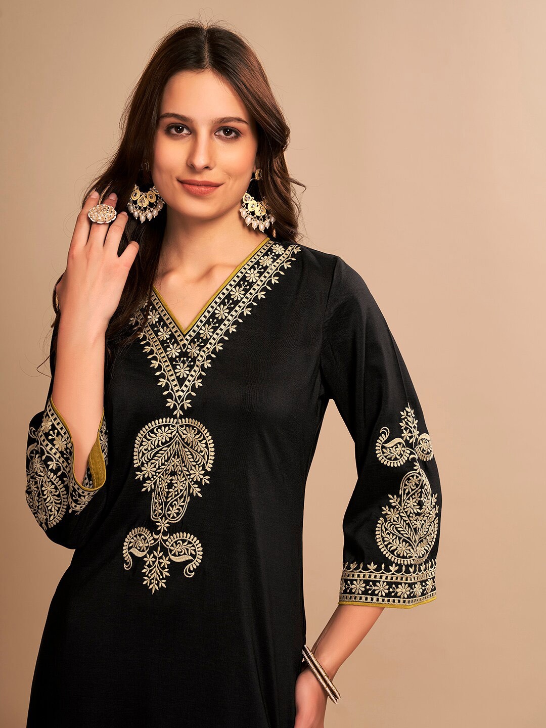 

Anouk Black Embroidered Regular Thread Work Straight Kurta with Trousers