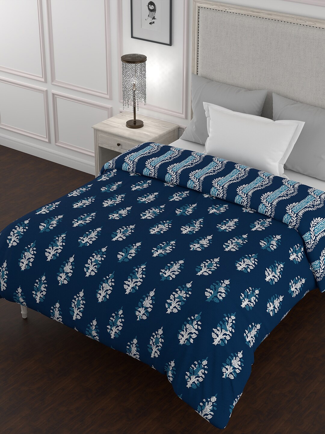 

BELLA CASA Blue & White Ethnic Motifs AC Room 150 GSM Cotton Single Bed Quilt