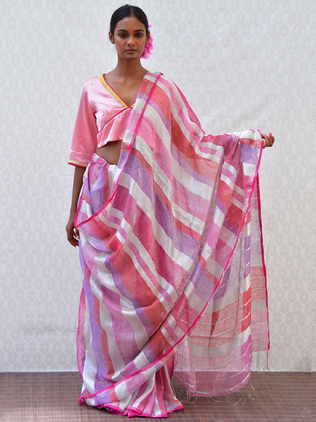 

Chidiyaa Woven Design Striped Saree, White