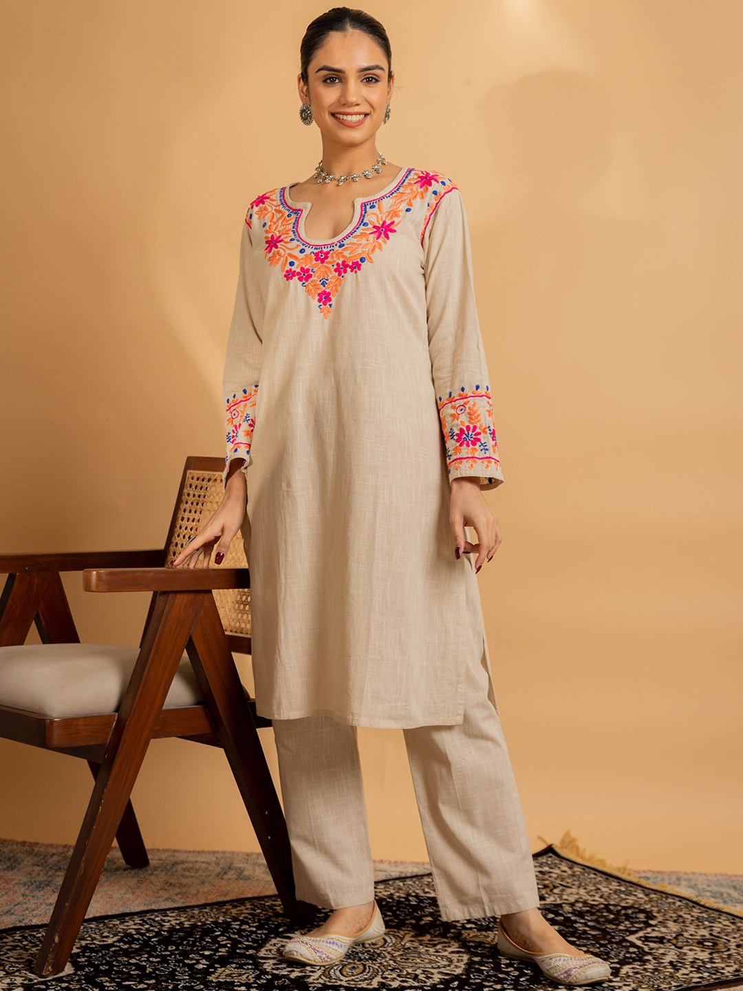 

HOUSE OF KARI Floral Embroidered Chikankari Kurta With Palazzo, Beige