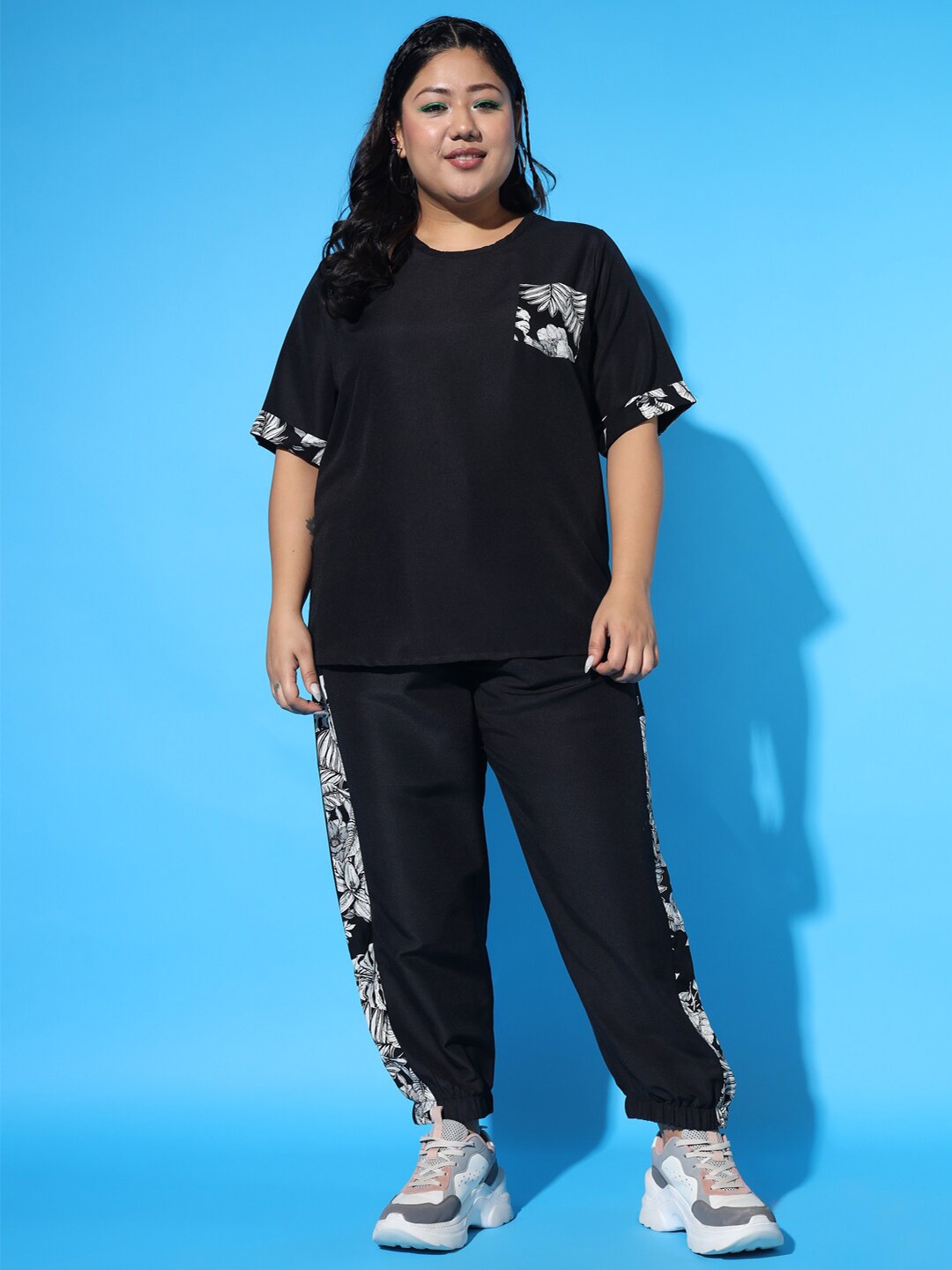 

AUSTIVO Plus Size Printed Top With Joggers, Black
