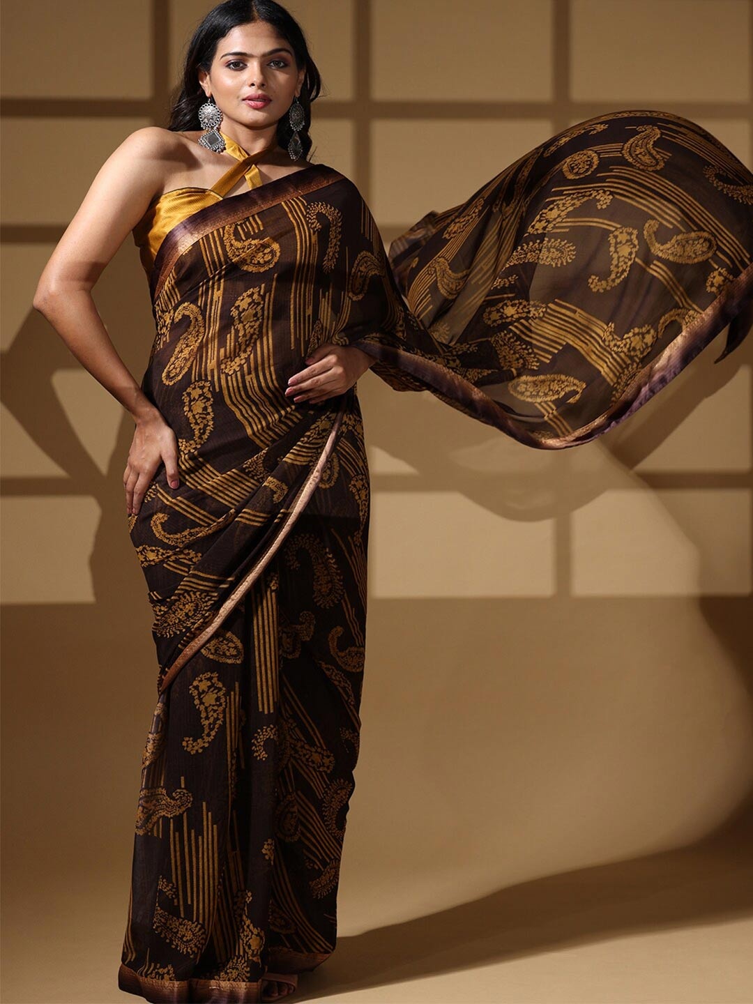 

PATLIPALLU Paisley Motifs Block Printed Saree, Brown
