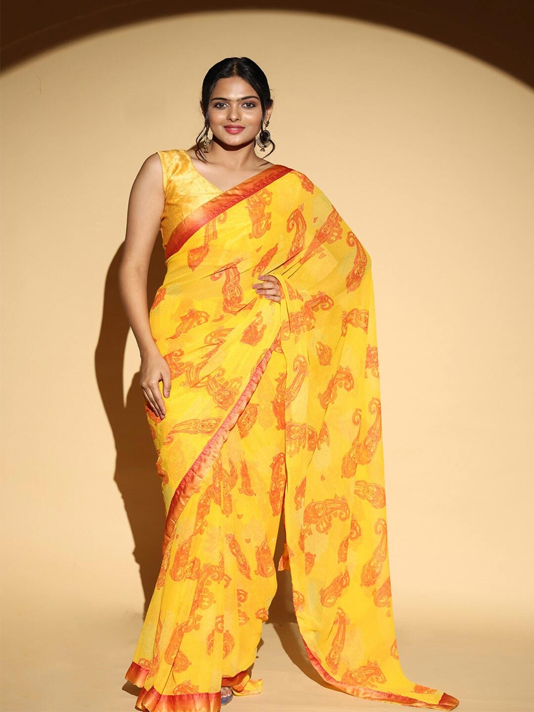 

PATLIPALLU Paisley Motifs Printed Saree, Yellow