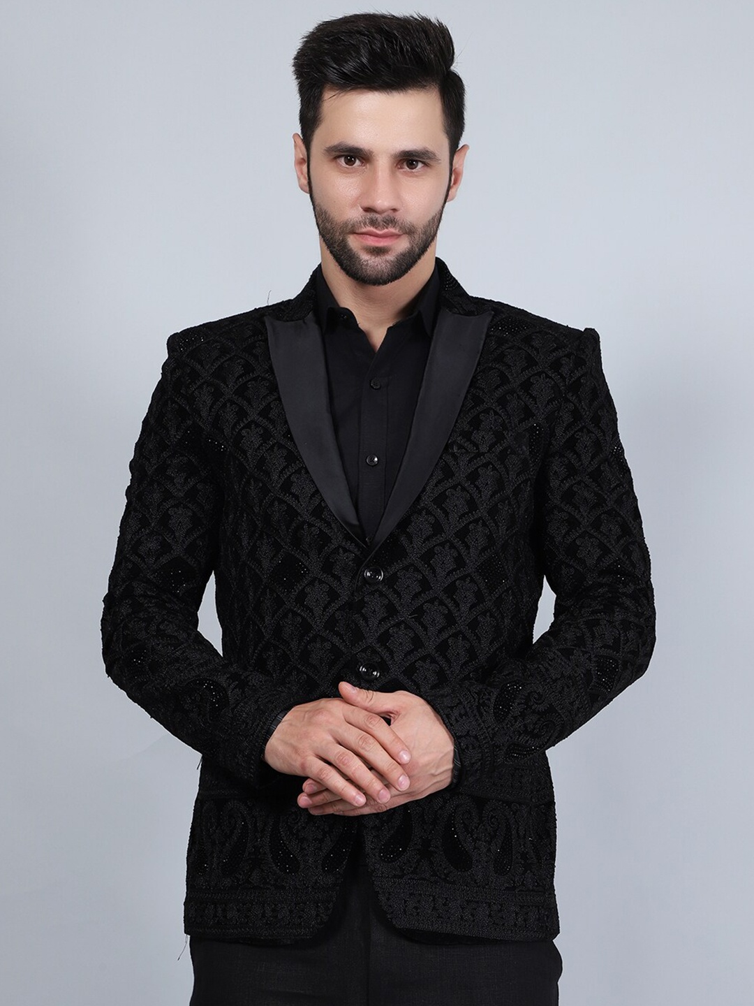 

Wintage Ethnic Embroidered Velvet Single Breasted Blazer, Black