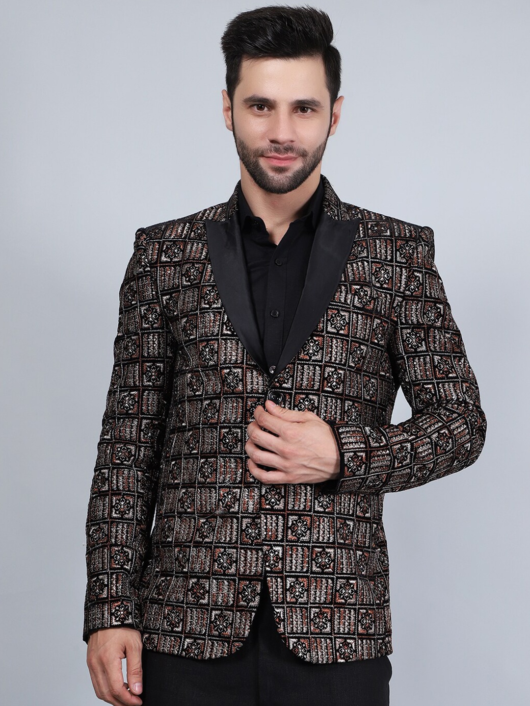 

Wintage Ethnic Embroidered Velvet Single Breasted Blazer, Black