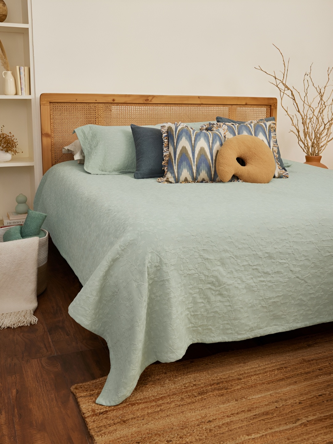 

Eris Home 3 Pieces Green Textured Pure Cotton Bed Cover with Textured Pillow Covers