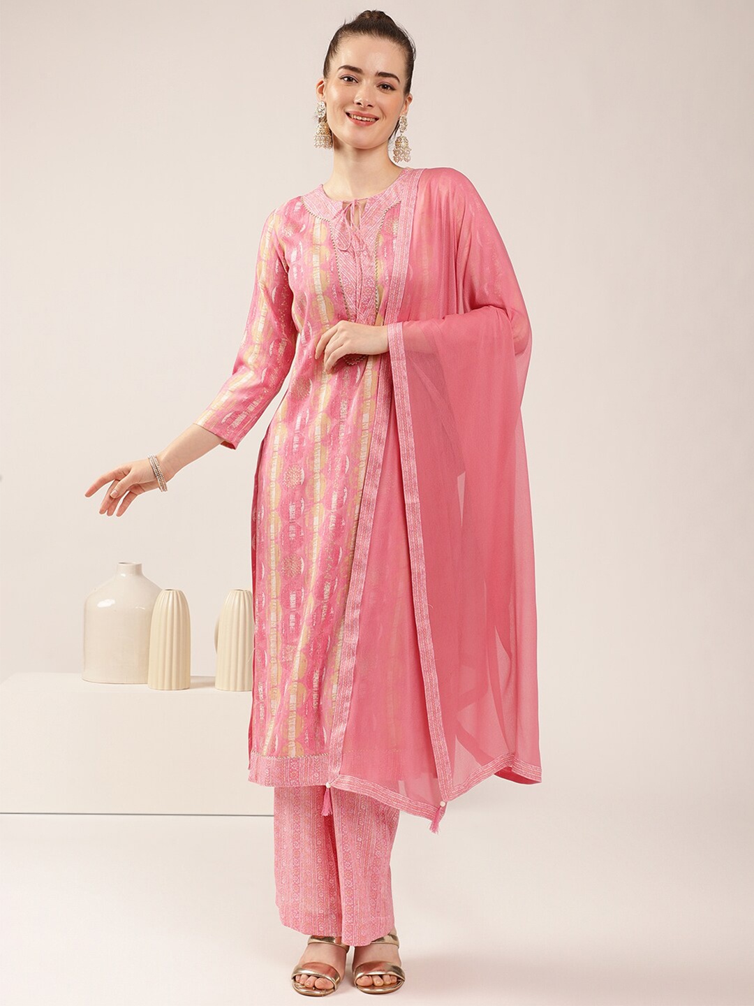 

DRESOUL Floral Printed Regular Kurta with Pyjamas & Dupatta, Pink