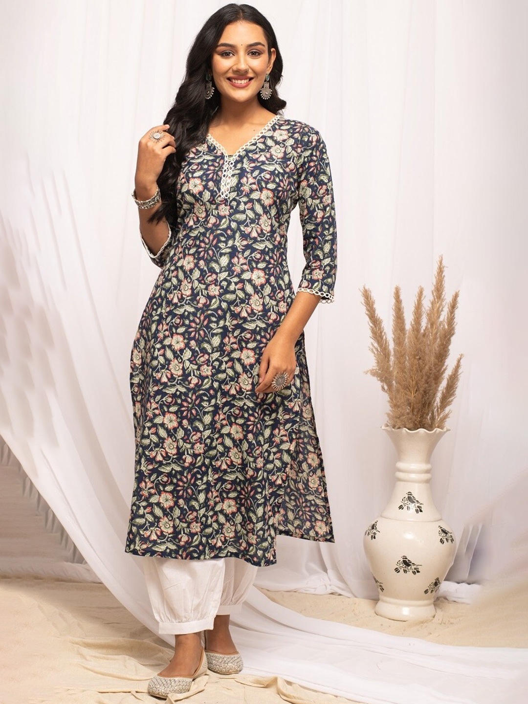 

FIORRA Floral Printed Pure Cotton Straight Kurta, Blue