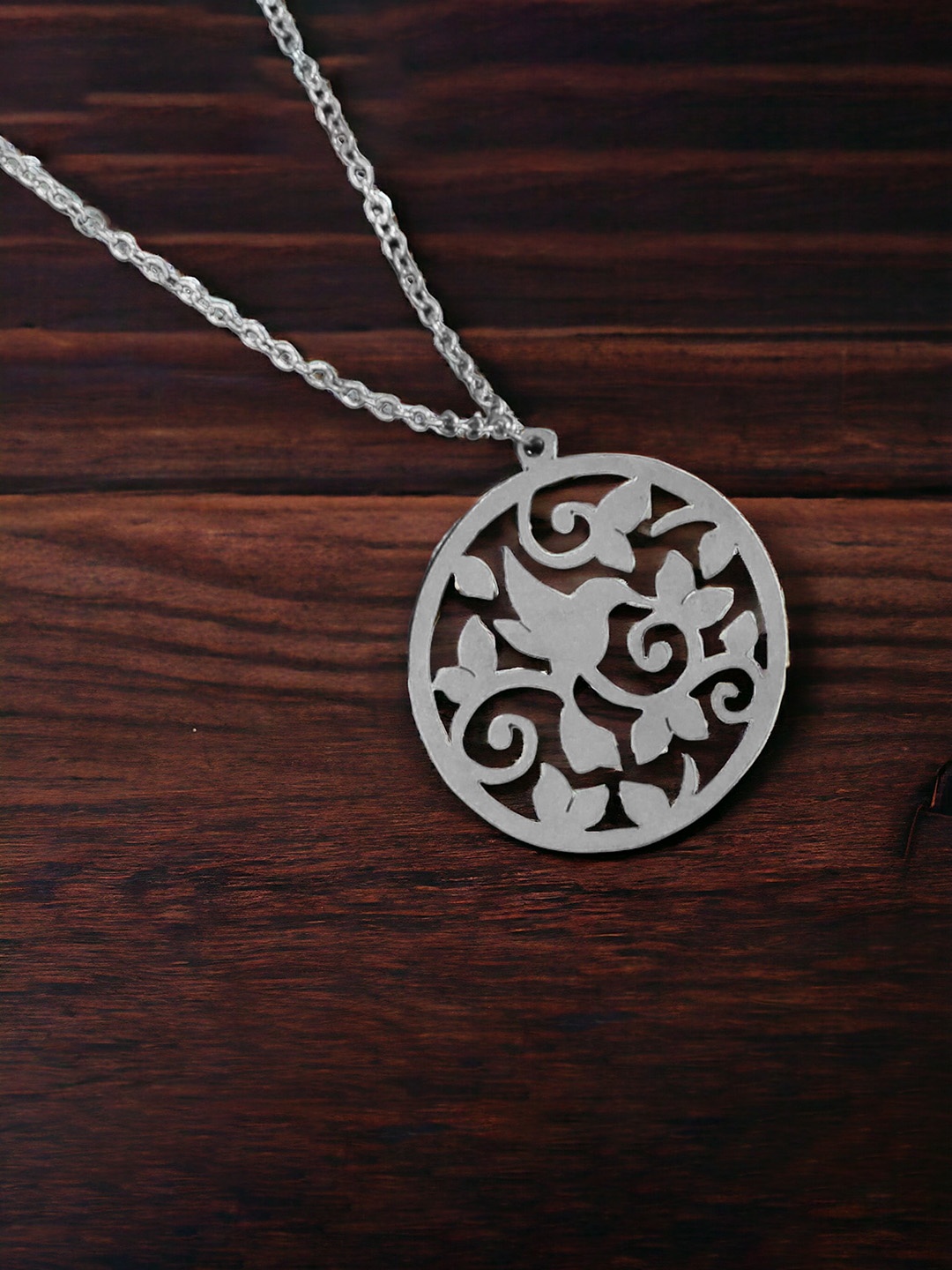 

Goldnera 925 Sterling Silver Pendant with Chain