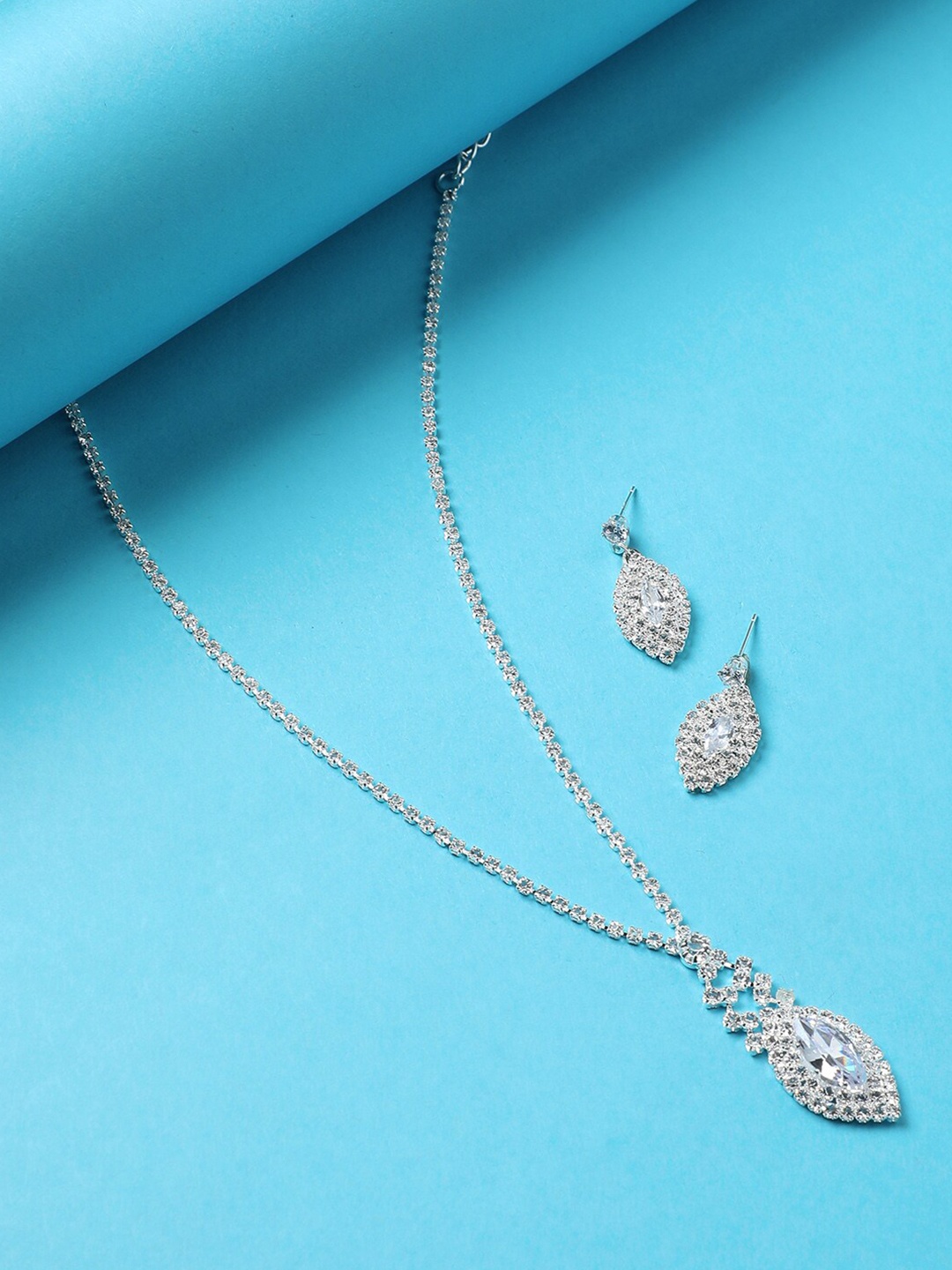 

DressBerry Silver Toned Silver-Plated Stone-Studded Jewellery Set