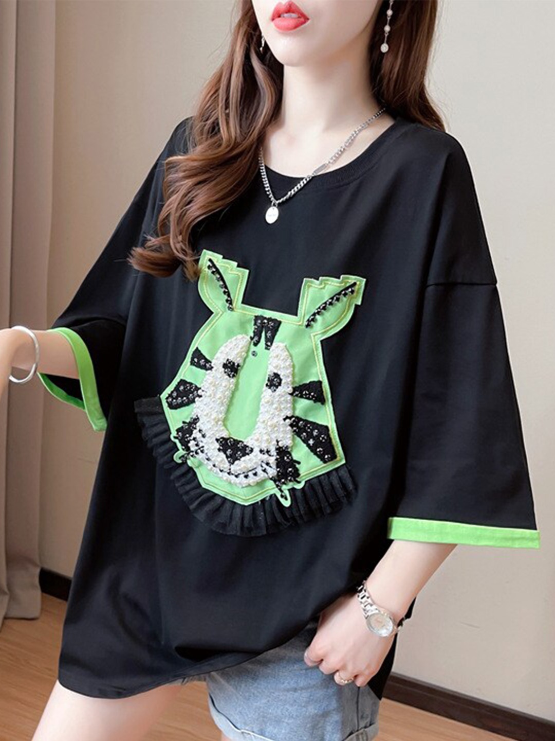 

StyleCast Black Graphic Printed Drop-Shoulder Sleeves Oversized T-shirt