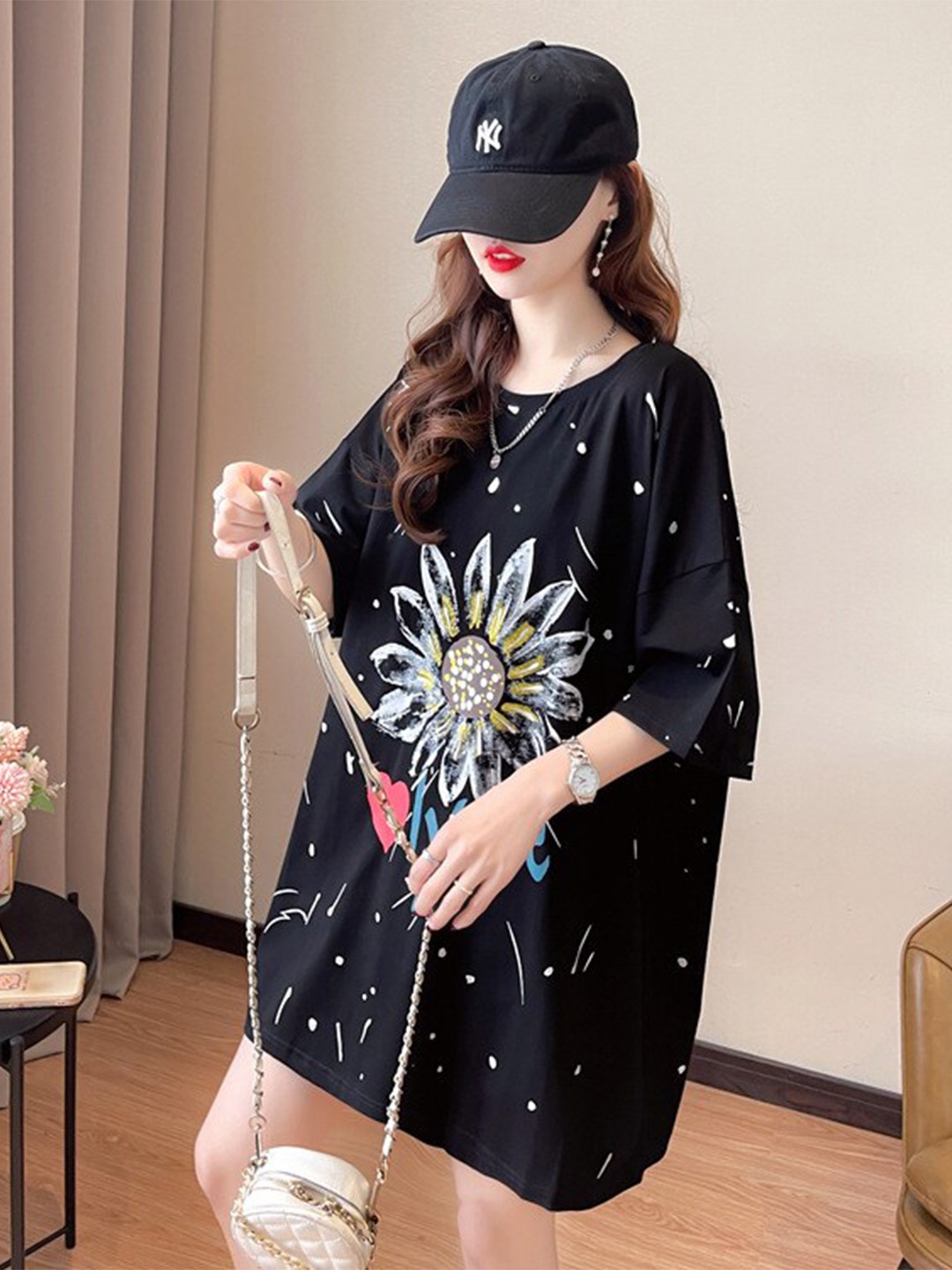 

StyleCast Black Floral Printed Round Neck Drop Shoulder Sleeves T-shirt