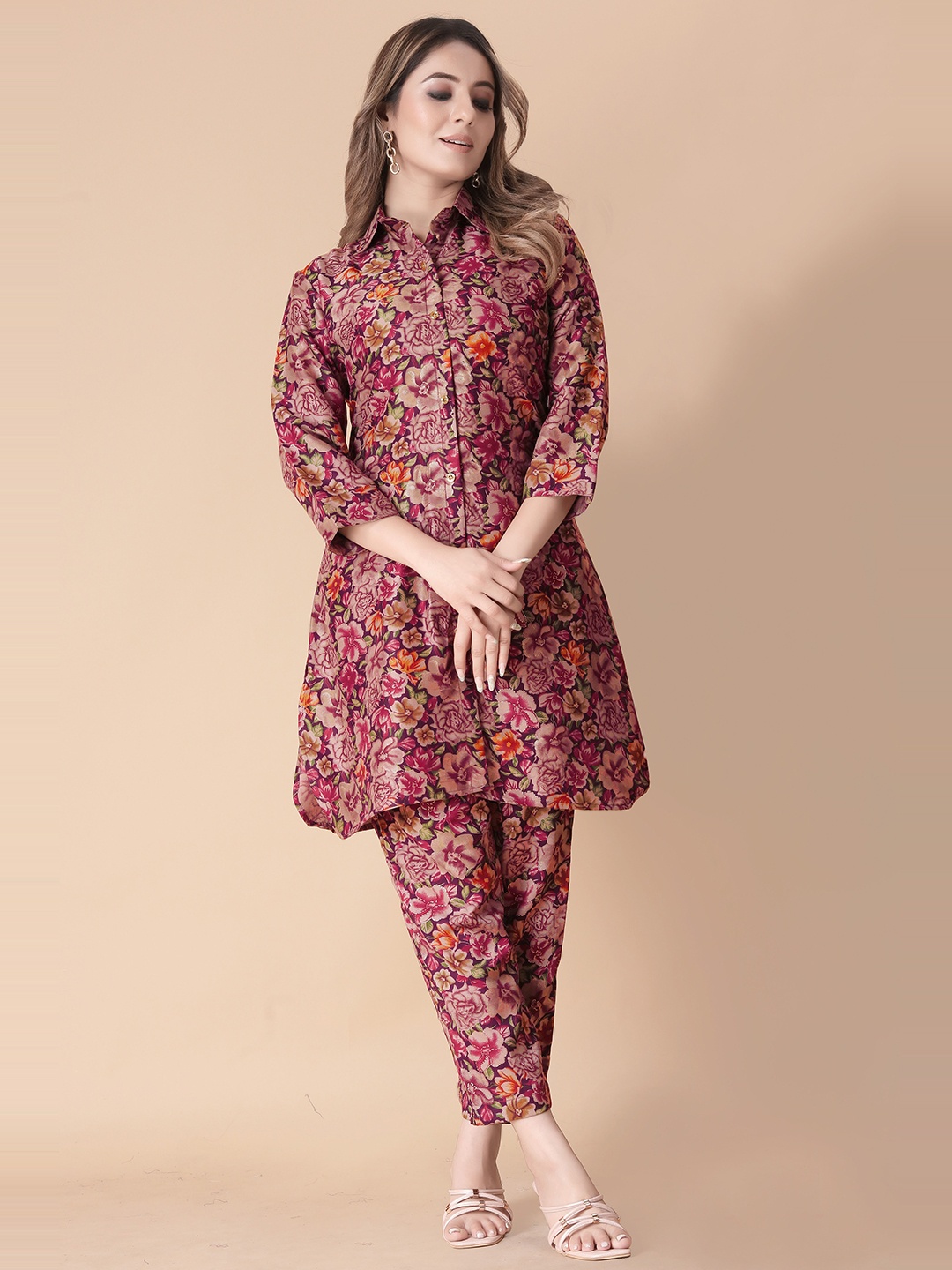 

Divyadham Textiles Floral Printed Shirt Collar Regular Kurta with Trousers, Maroon