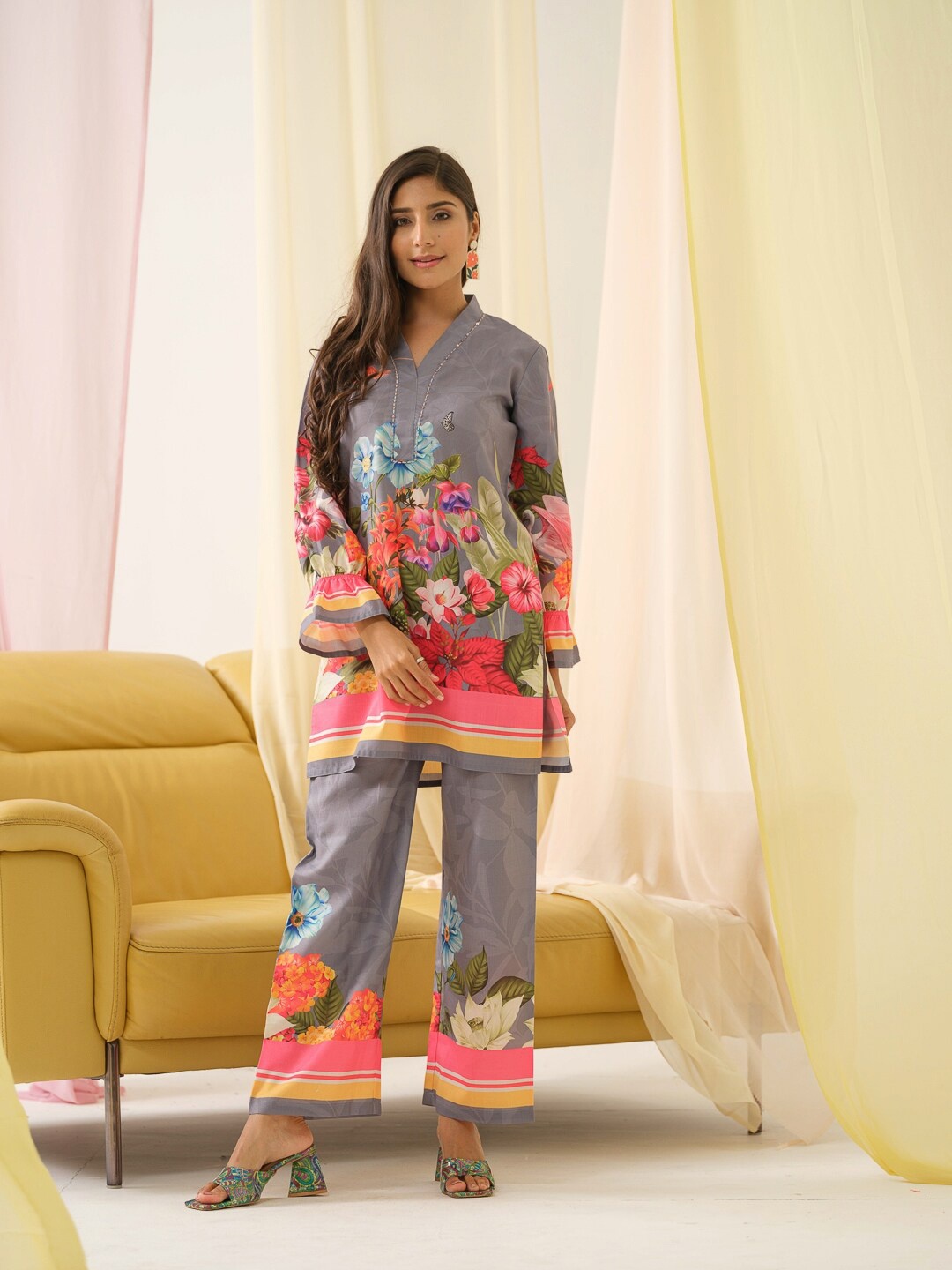 

Ishin Floral Printed Tunic With Palazzo, Grey