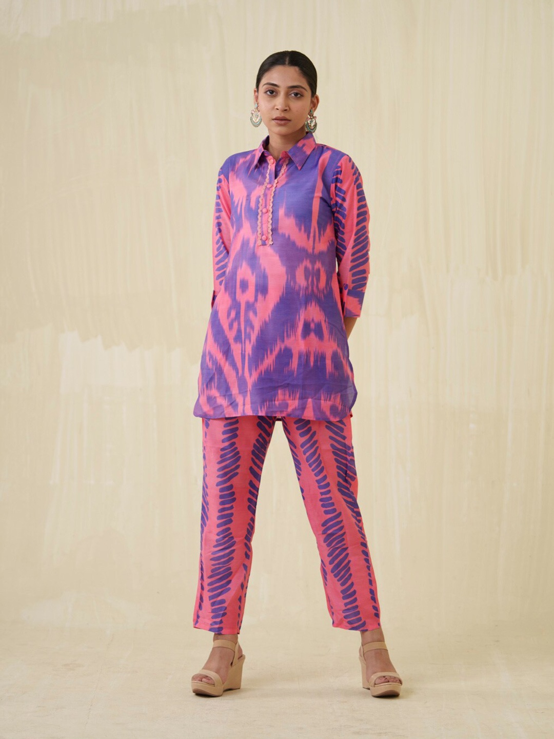 

Ishin Abstract Printed Tunic With Trousers, Pink