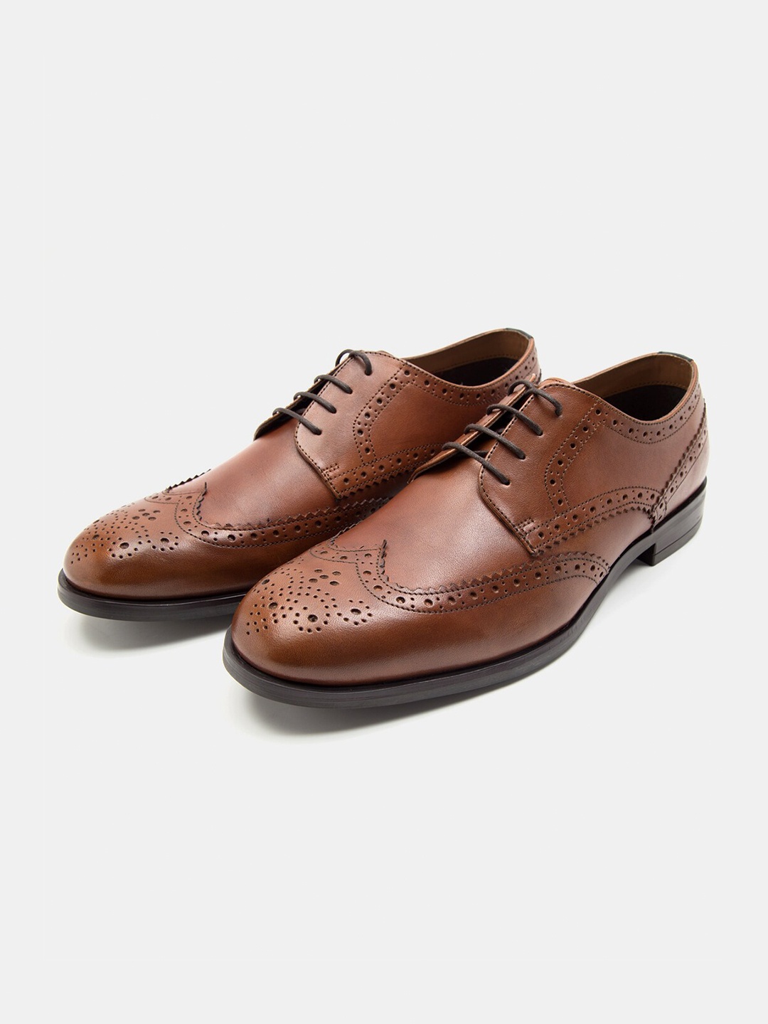 

THOMAS CRICK Men Textured Leather Formal Brogues Shoes, Tan