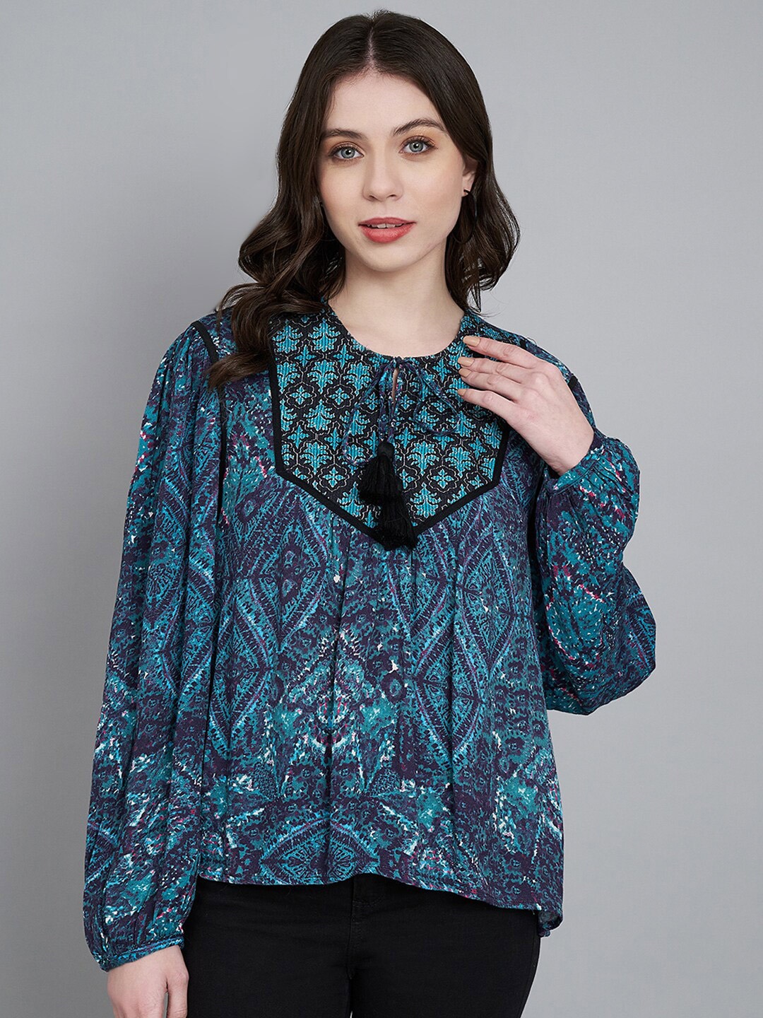 

Amagyaa Abstract Printed Tie-Up Neck Puff Sleeve Chiffon Top, Green