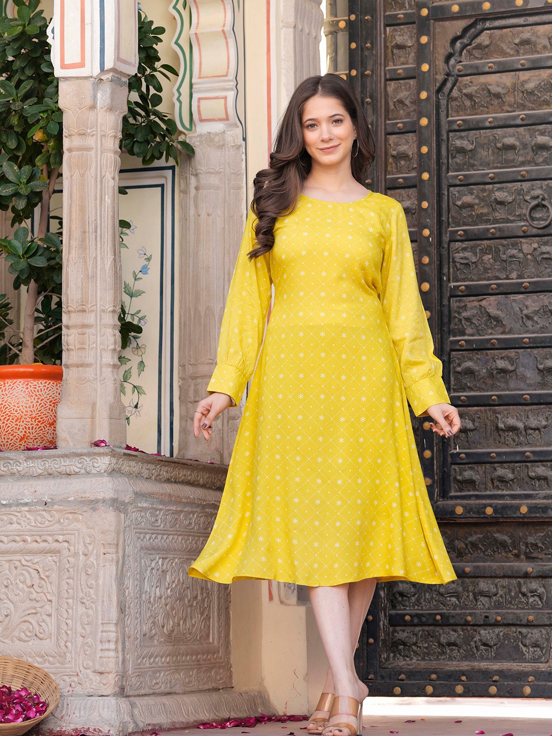 

DAEVISH Floral Printed Round Neck Full Sleeves A-Line Midi Dress, Green