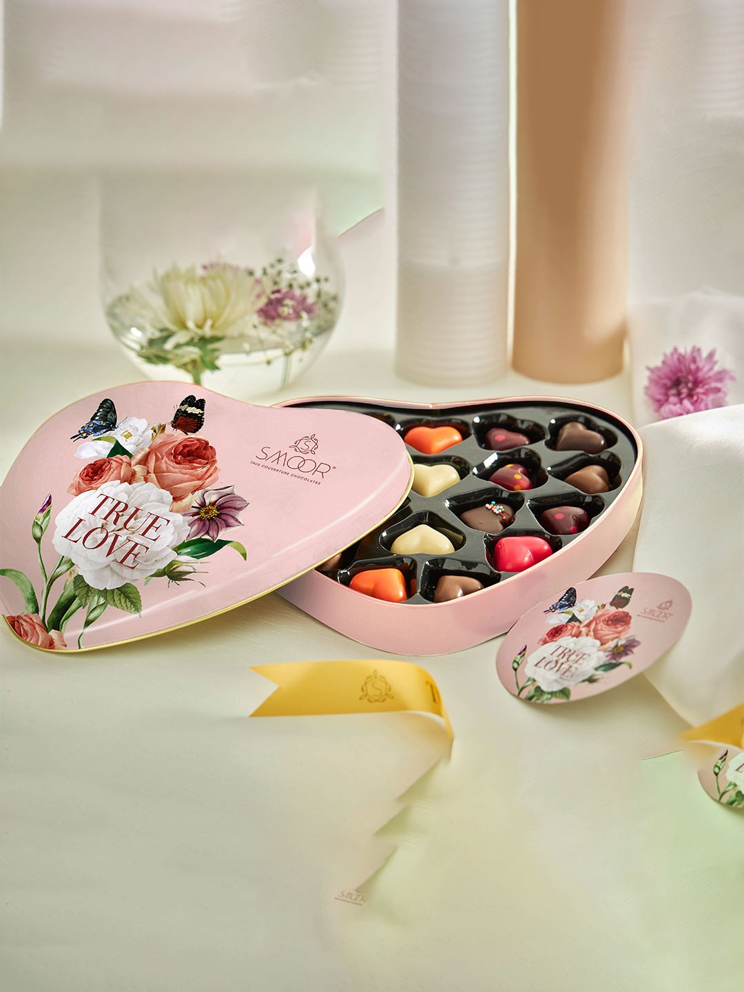

SMOOR Set Of 19 Valentines Day Chocolates - 228 Gms, Pink