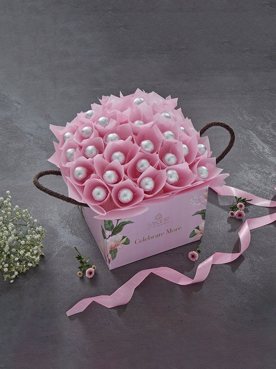 

SMOOR Love's Traquil Truffle Bouquet- 264 Gms, Pink