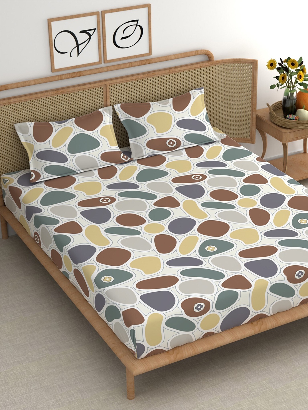 

CHHAVI INDIA White & Grey Microfiber 210 TC Queen Bedsheet With 2 Pillow Covers