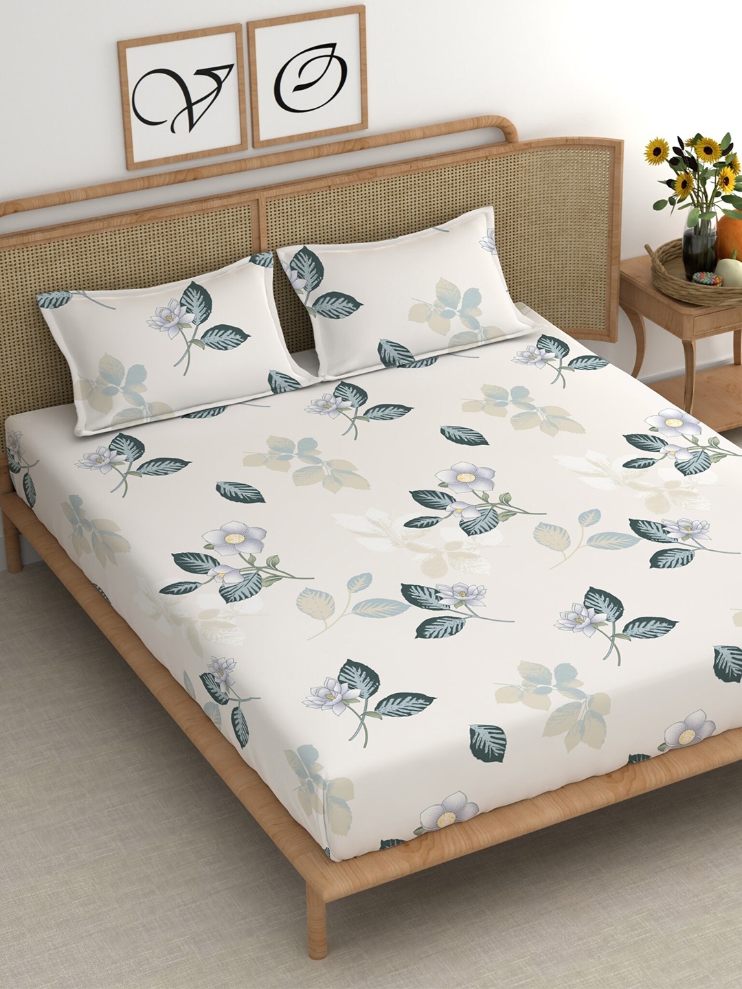 

CHHAVI INDIA Pink & Grey Floral Microfiber 210 TC Queen Bedsheet With 2 Pillow Covers