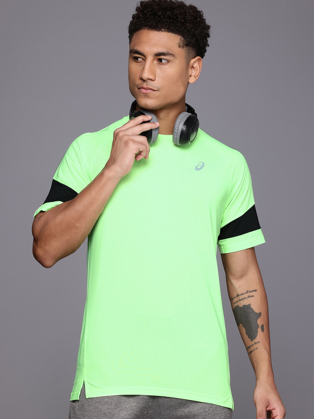 

ASICS Perforated Running T-shirt with Reflective Detail, Fluorescent green