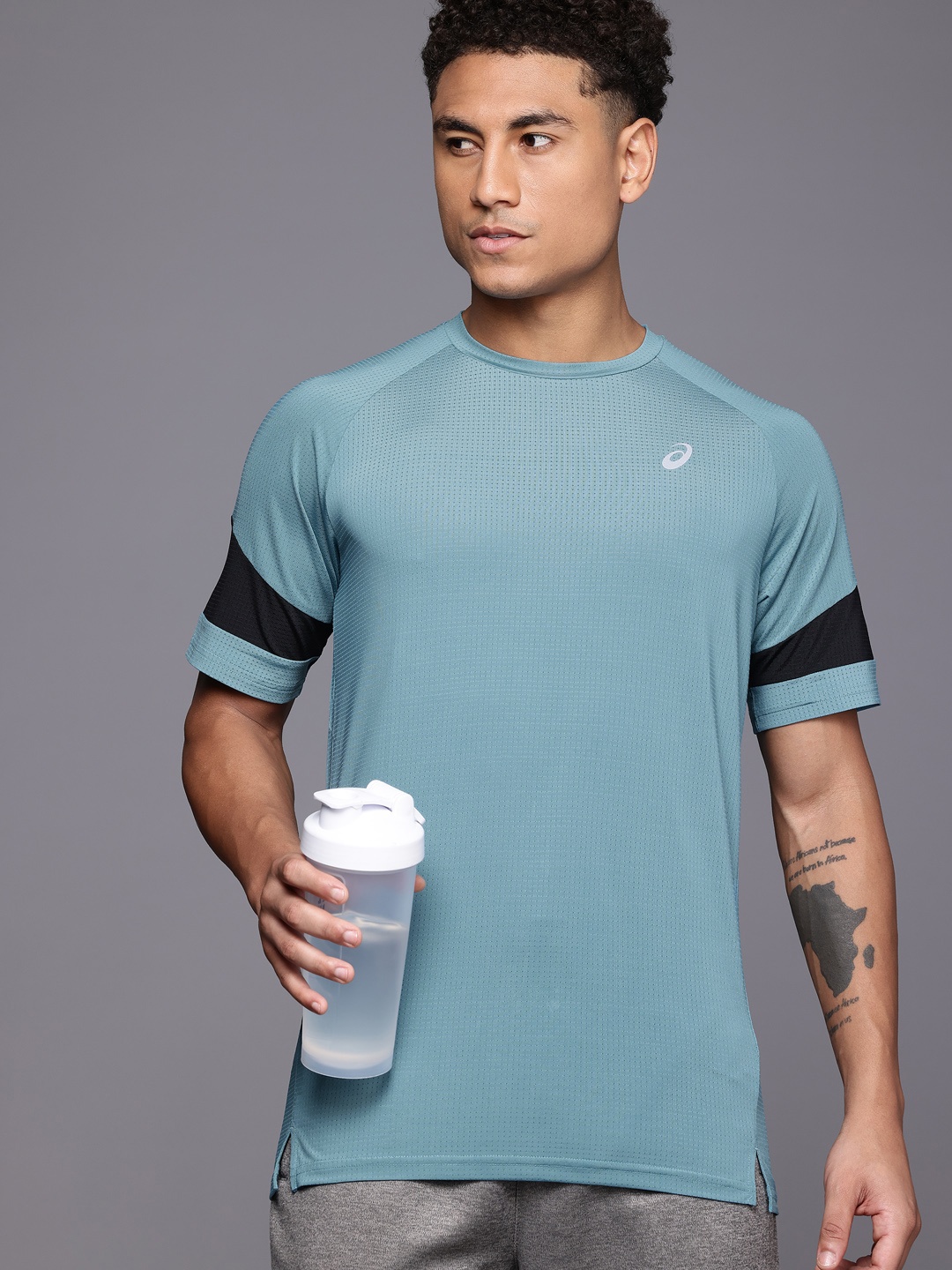 

ASICS Perforated Running T-shirt with Reflective Detail, Teal
