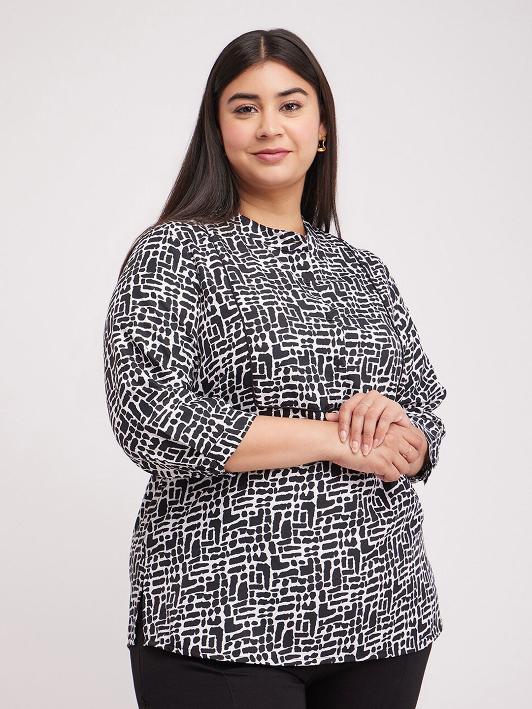 

FableStreet X Plus Size Geometric Print Mandarin Collar Three-Quarter Sleeves Top, White