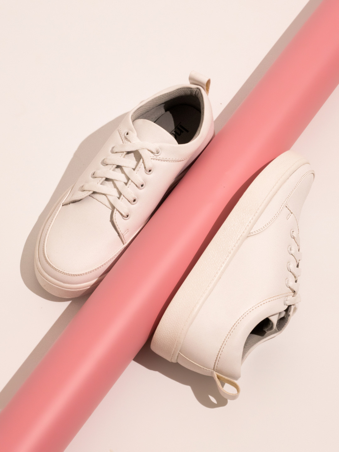 

Inc 5 Women Round Toe Lace-Ups Sneakers, White
