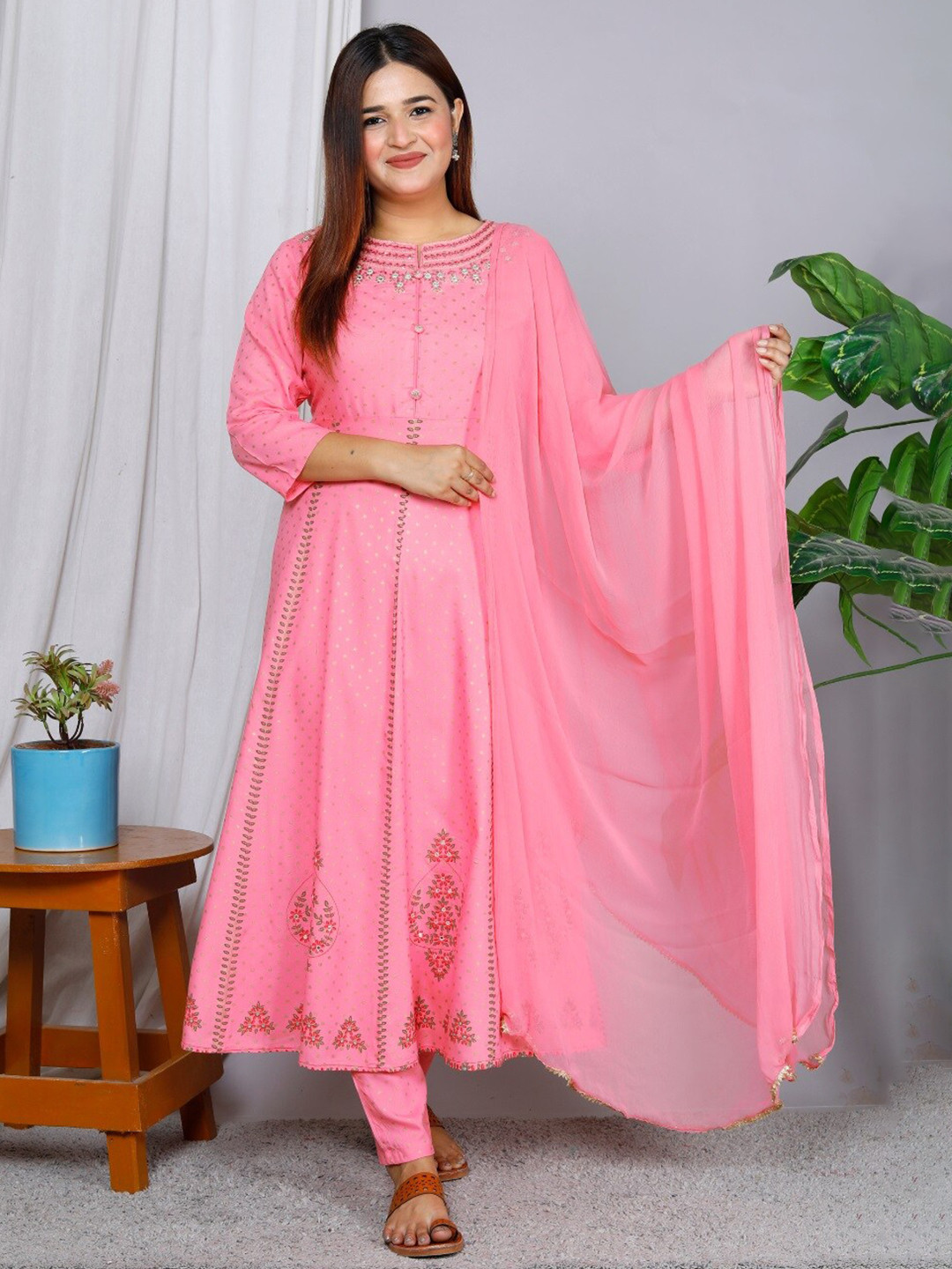 

gvs shoppe Floral Embroidered Kurta With Palazzos & Dupatta, Pink