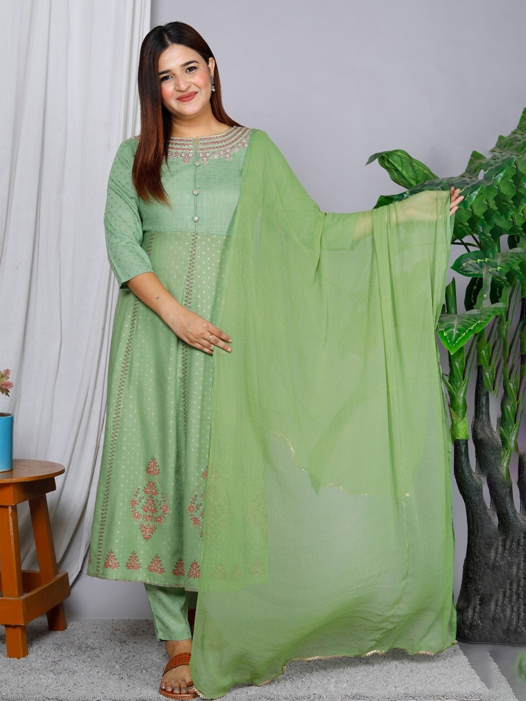 

gvs shoppe Floral Embroidered Kurta With Palazzos & Dupatta, Green