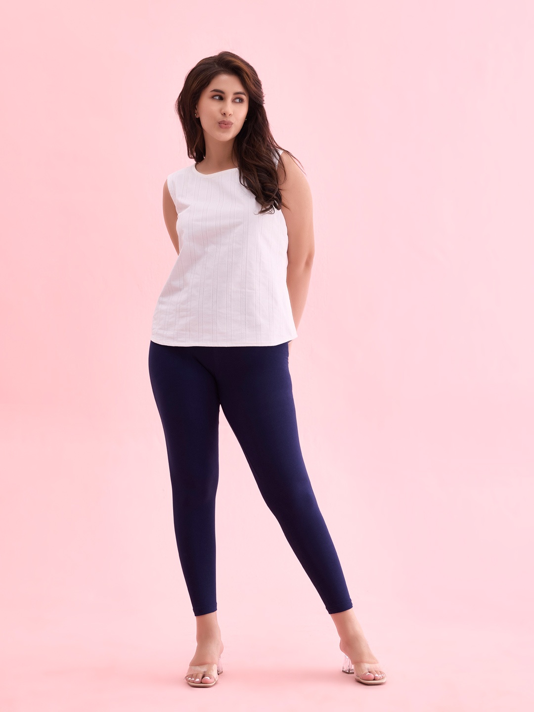 

Go Colors Women Navy Blue Solid Skinny Fit Cropped Leggings