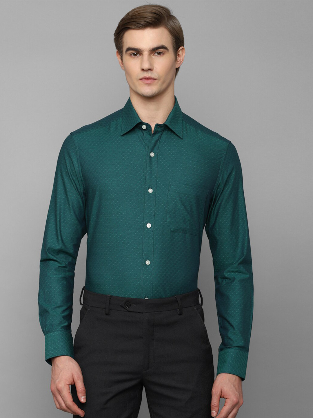 

Louis Philippe Textured Spread Collar Long Sleeves Cotton Formal Shirt, Green