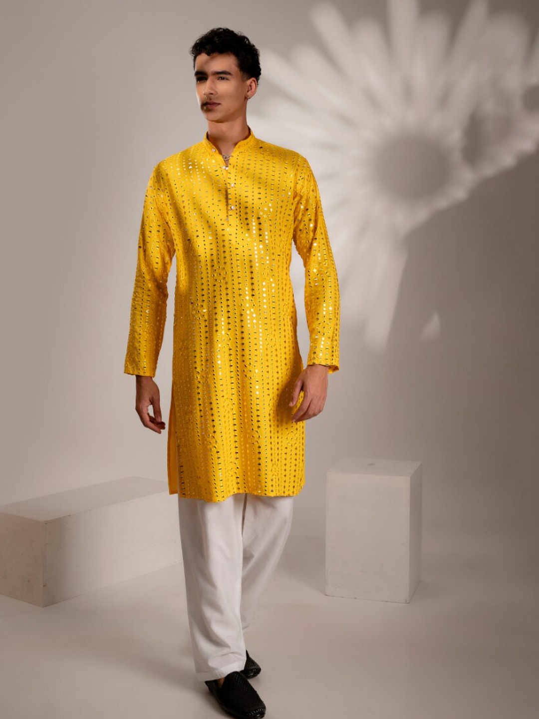 

Firangi Yarn Checked Embroidered Cotton Silk Panelled Curved Kurta, Yellow