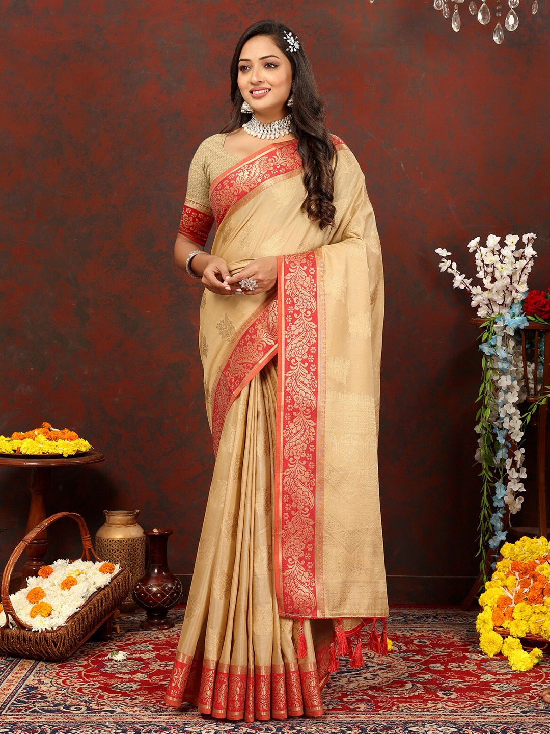 

OFLINE SELECTION Ethnic Motifs Silk Cotton Zari Banarasi Saree, Cream